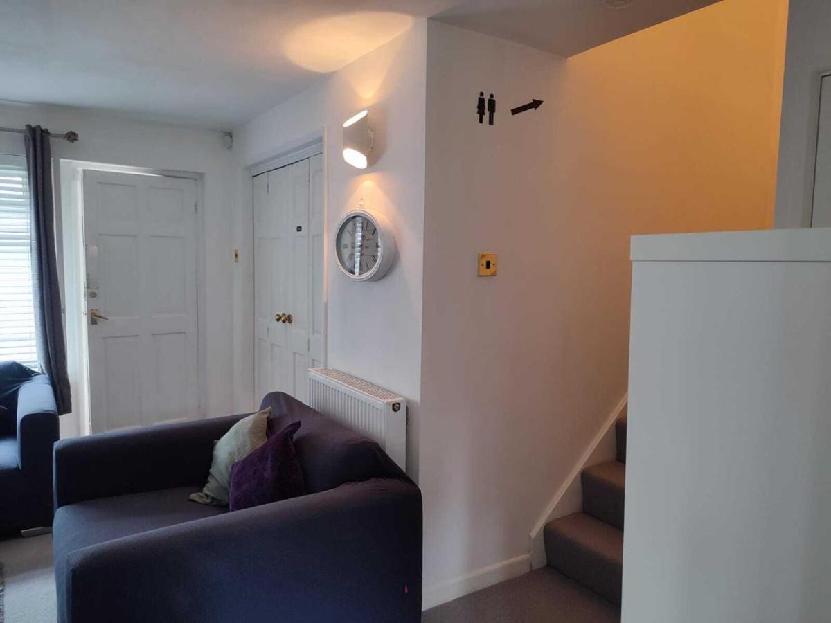 Serendipity - 4 Bedrooms - Big Garden - Near Airport, Whythenshawe Hospital And Roundthorn Business Park Manchester