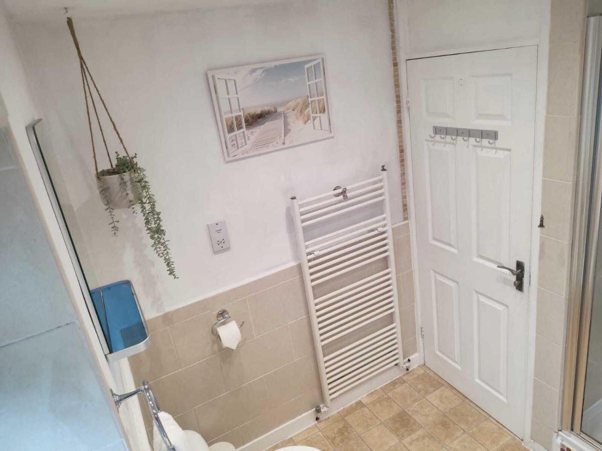 Serendipity - 4 Bedrooms - Big Garden - Near Airport, Whythenshawe Hospital And Roundthorn Business Park Casa vacanze *