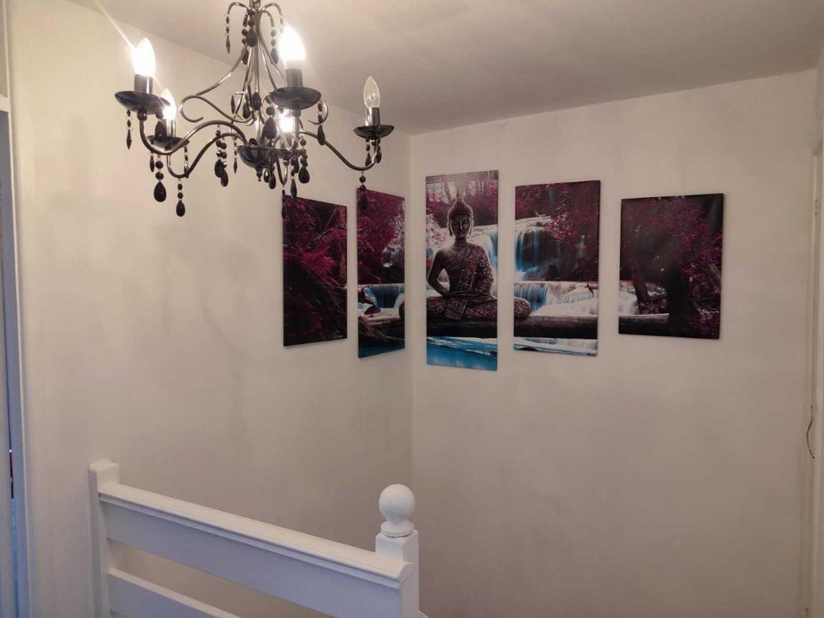 Serendipity - 4 Bedrooms - Big Garden - Near Airport, Whythenshawe Hospital And Roundthorn Business Park * Manchester