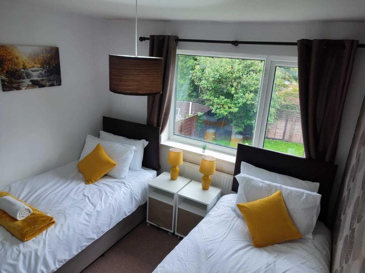 Serendipity - 4 Bedrooms - Big Garden - Near Airport, Whythenshawe Hospital And Roundthorn Business Park Casa vacanze *