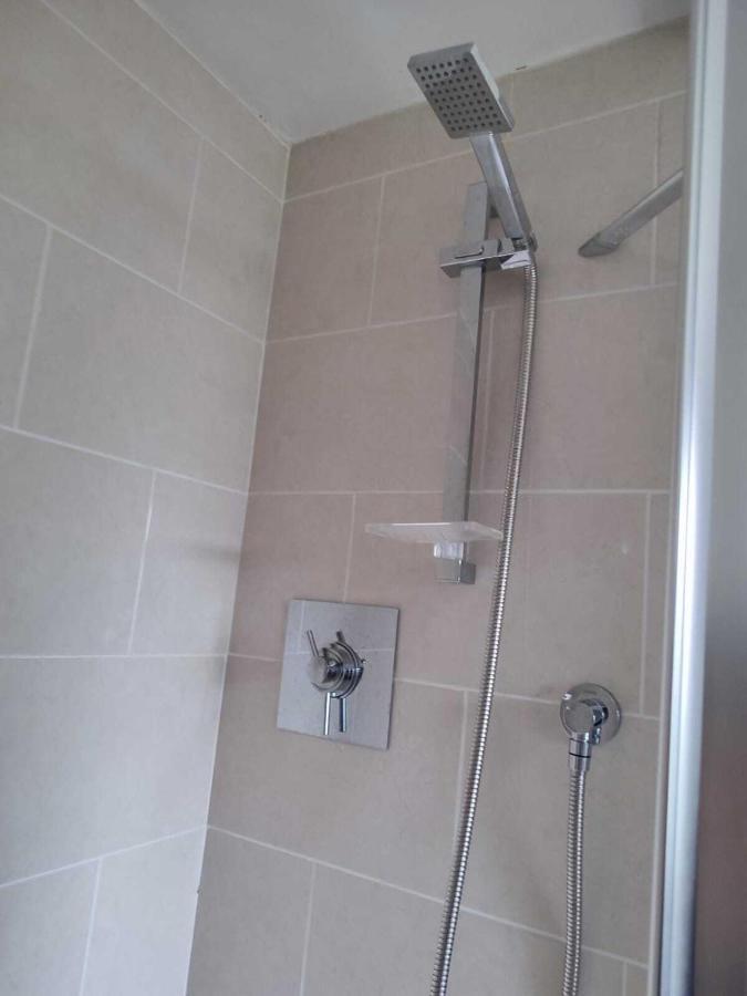 Serendipity - 4 Bedrooms - Big Garden - Near Airport, Whythenshawe Hospital And Roundthorn Business Park * Manchester