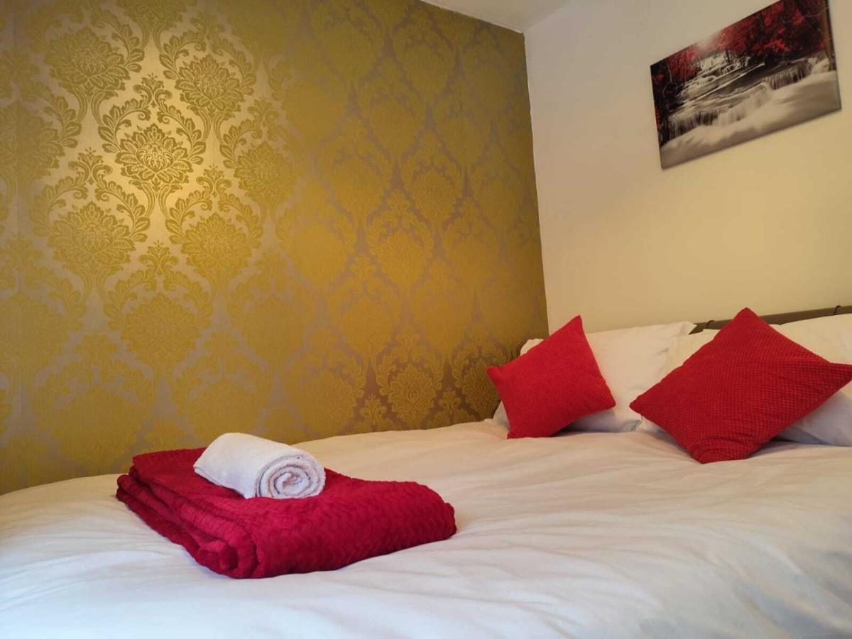 Serendipity - 4 Bedrooms - Big Garden - Near Airport, Whythenshawe Hospital And Roundthorn Business Park Casa vacanze Manchester