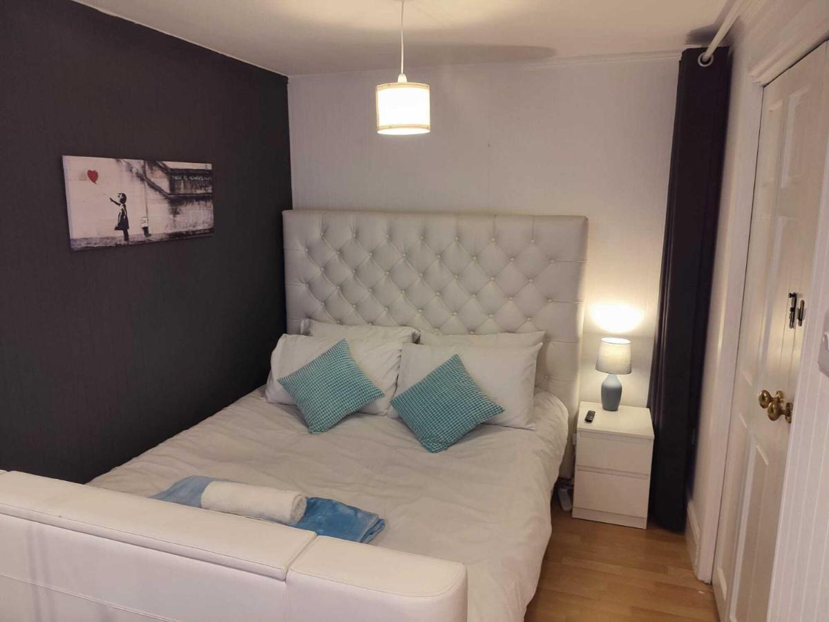 Casa vacanze Serendipity - 4 Bedrooms - Big Garden - Near Airport, Whythenshawe Hospital And Roundthorn Business Park *