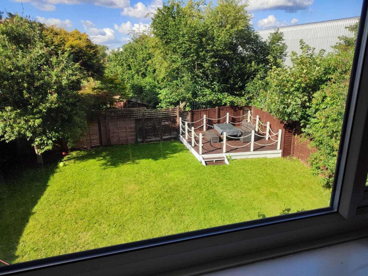 Serendipity - 4 Bedrooms - Big Garden - Near Airport, Whythenshawe Hospital And Roundthorn Business Park Manchester