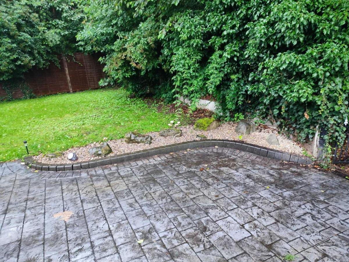 Serendipity - 4 Bedrooms - Big Garden - Near Airport, Whythenshawe Hospital And Roundthorn Business Park *