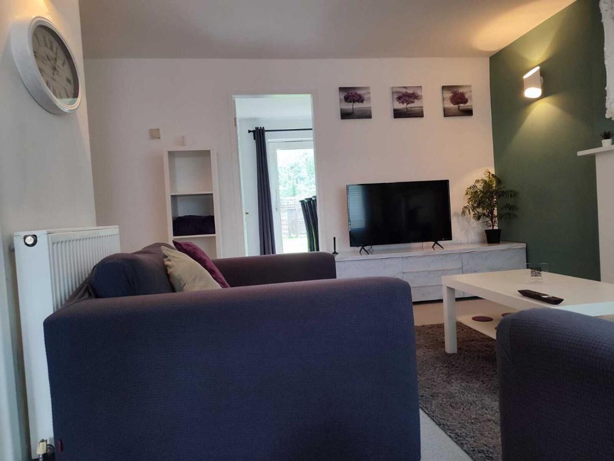 Serendipity - 4 Bedrooms - Big Garden - Near Airport, Whythenshawe Hospital And Roundthorn Business Park