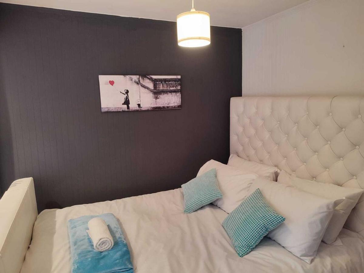 Casa vacanze Serendipity - 4 Bedrooms - Big Garden - Near Airport, Whythenshawe Hospital And Roundthorn Business Park Manchester
