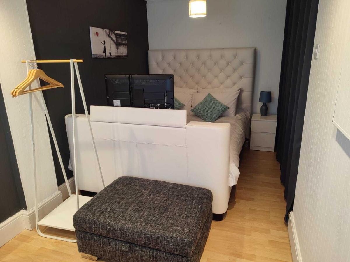 Casa vacanze Serendipity - 4 Bedrooms - Big Garden - Near Airport, Whythenshawe Hospital And Roundthorn Business Park *