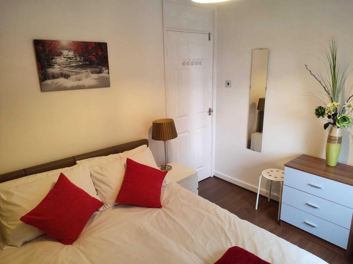 Serendipity - 4 Bedrooms - Big Garden - Near Airport, Whythenshawe Hospital And Roundthorn Business Park Casa vacanze *
