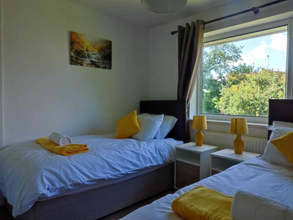 Serendipity - 4 Bedrooms - Big Garden - Near Airport, Whythenshawe Hospital And Roundthorn Business Park *